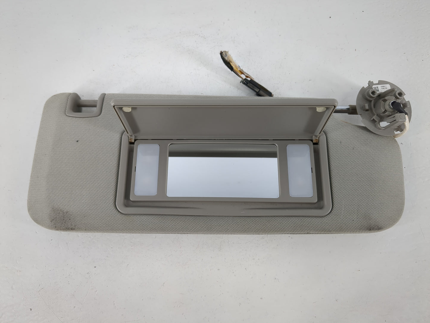 2014-2020 Chevrolet Impala Sun Visor Shade Replacement Passenger Right Mirror Fits Fits 2014 2015 2016 2017 2018 2019 2020 OEM Used Auto Parts