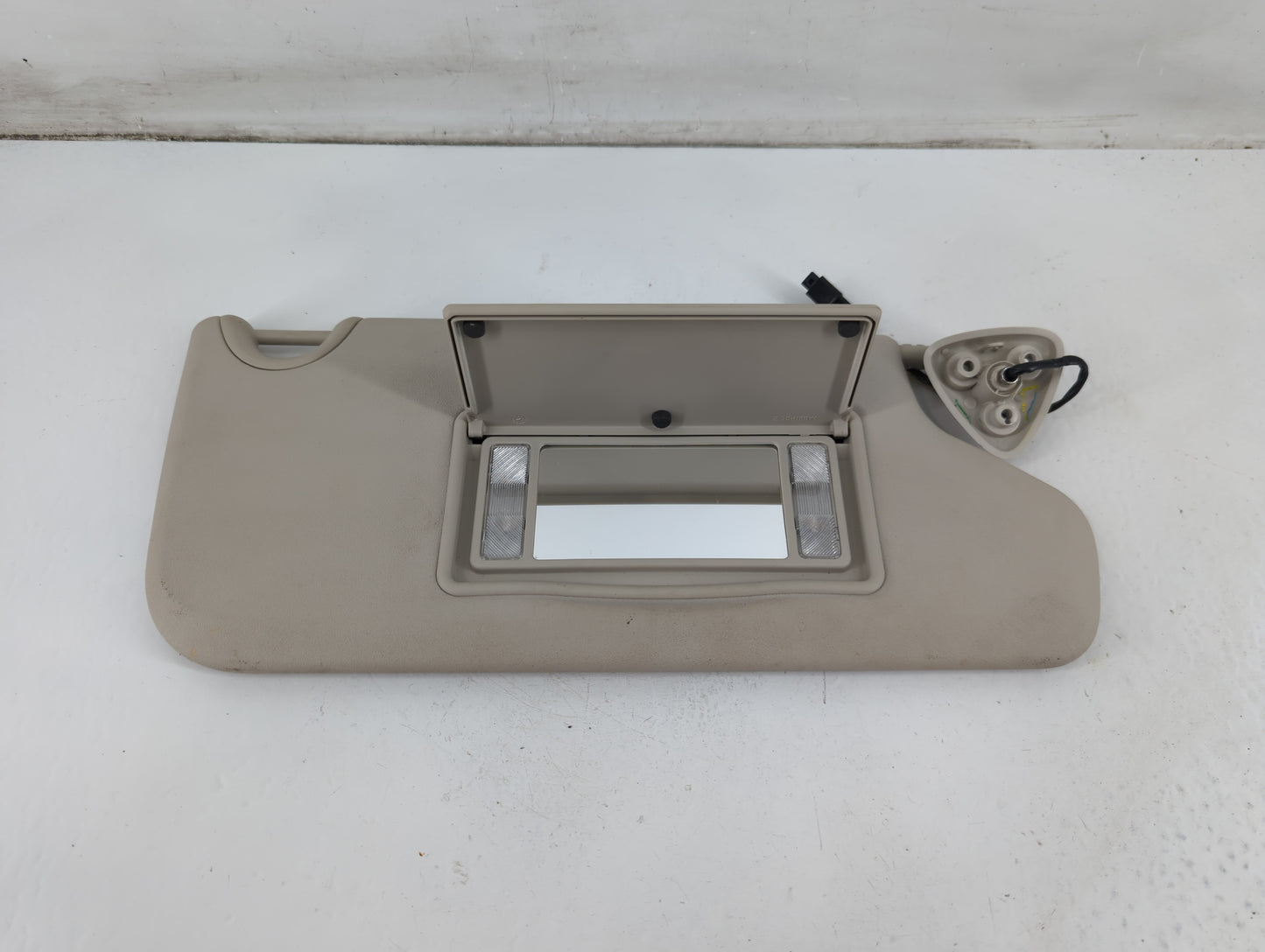 2010-2017 Chevrolet Equinox Sun Visor Shade Replacement Passenger Right Mirror Fits Fits 2010 2011 2012 2013 2014 2015 2016 2017 OEM Used Auto Parts