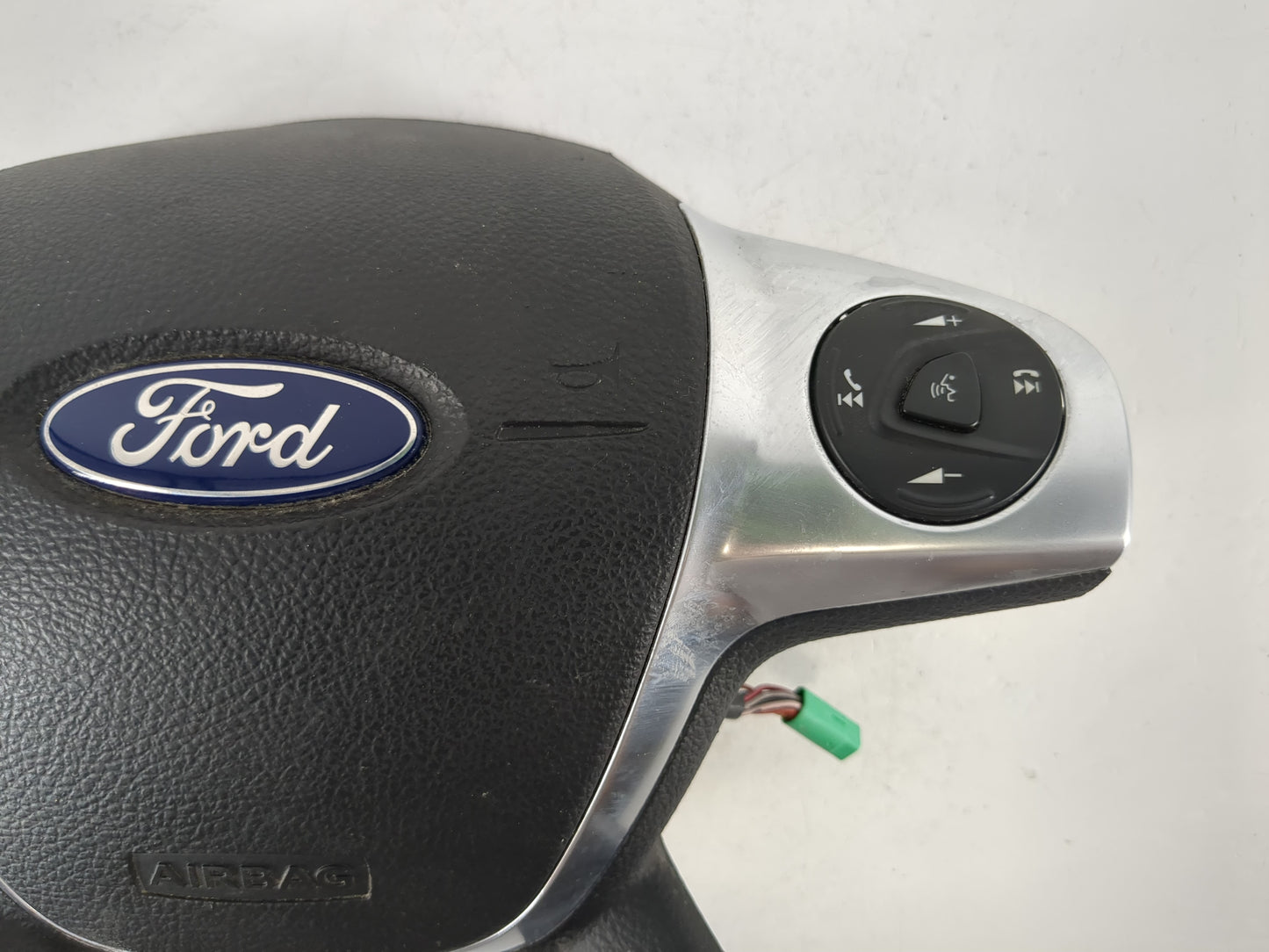 2015-2016 Ford Escape Air Bag Driver Left Steering Wheel Mounted P/N:EJ54 A042B85 BA3 Fits Fits 2015 2016 OEM Used Auto Parts - Oemusedautoparts1.com