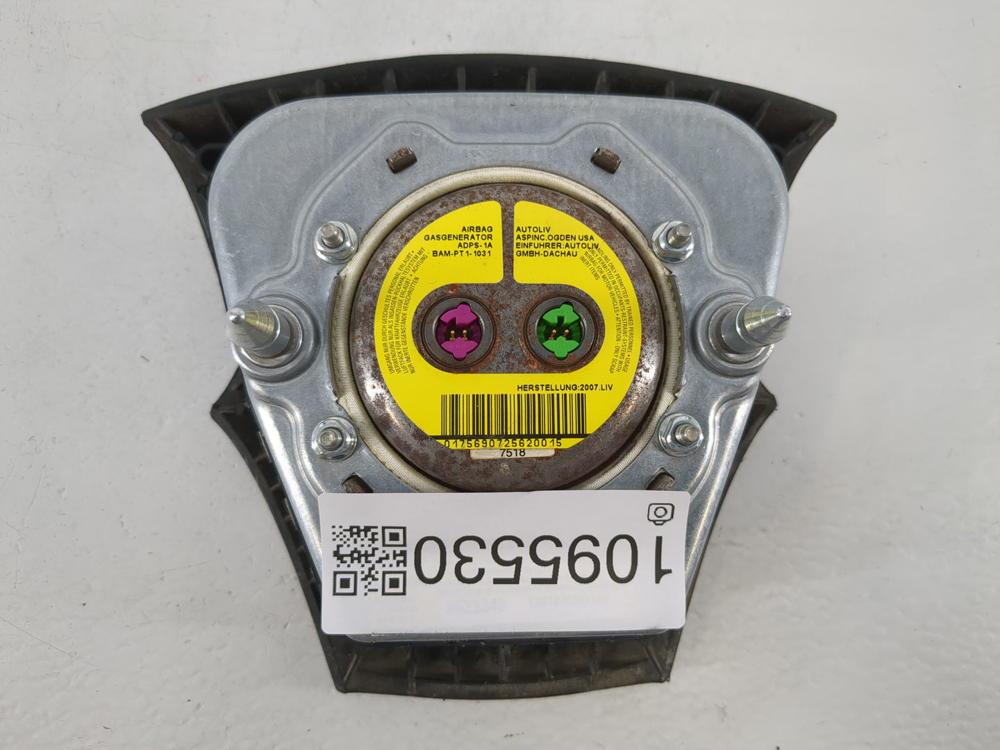 2008 Volvo V40 Air Bag Driver Left Steering Wheel Mounted Fits Fits 2009 2010 2011 OEM Used Auto Parts - Oemusedautoparts1.com