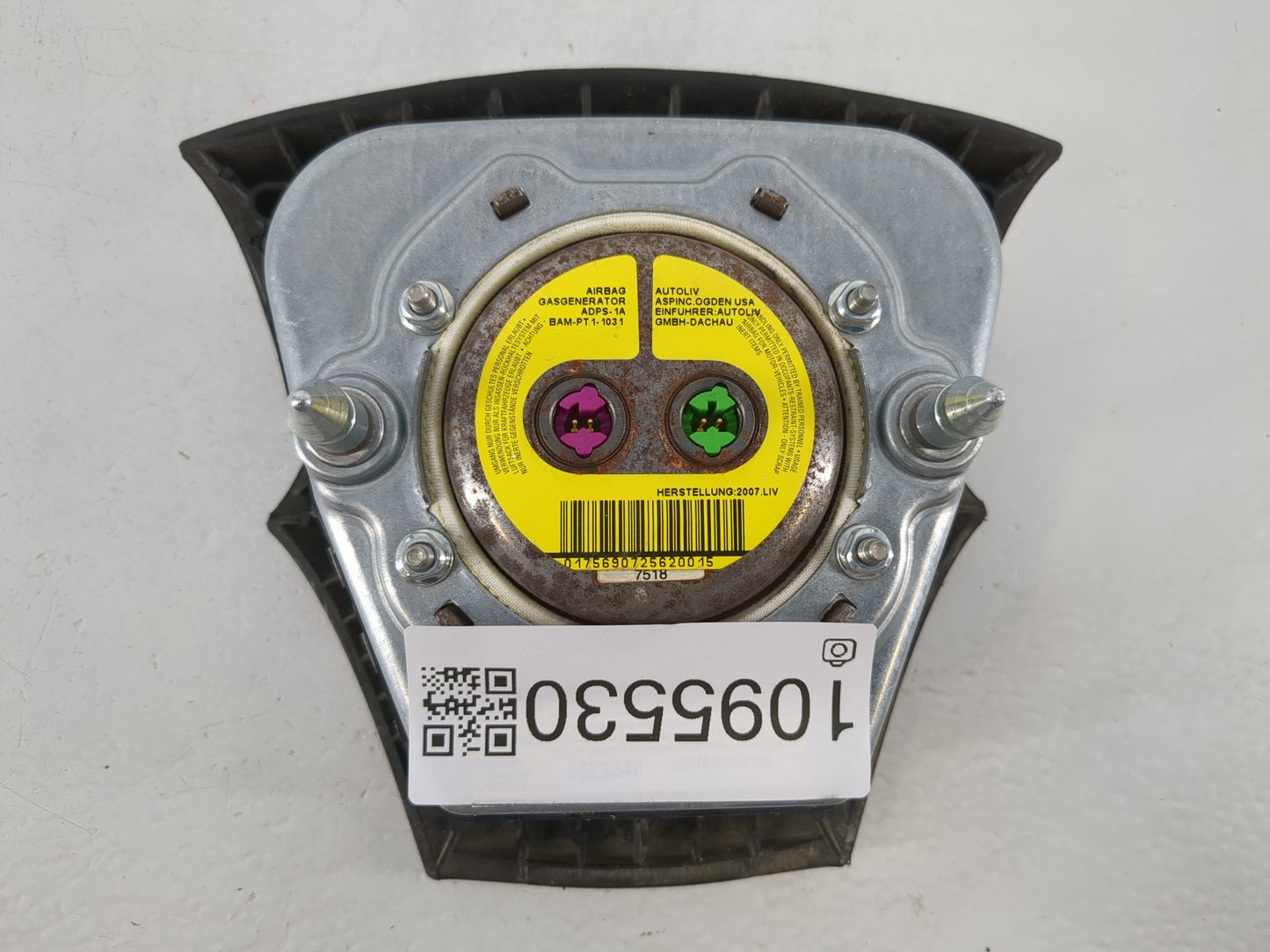 2008 Volvo V40 Air Bag Driver Left Steering Wheel Mounted Fits Fits 2009 2010 2011 OEM Used Auto Parts - Oemusedautoparts1.com