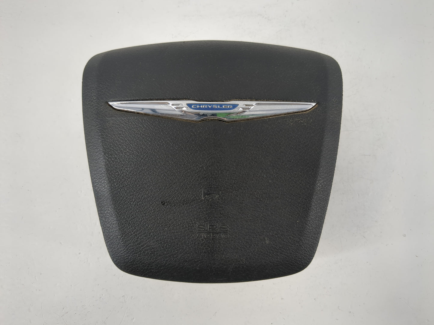 2013-2016 Chrysler Town & Country Air Bag Driver Left Steering Wheel Mounted Fits Fits 2013 2014 2015 2016 OEM Used Auto Parts - Oemusedautoparts1.com
