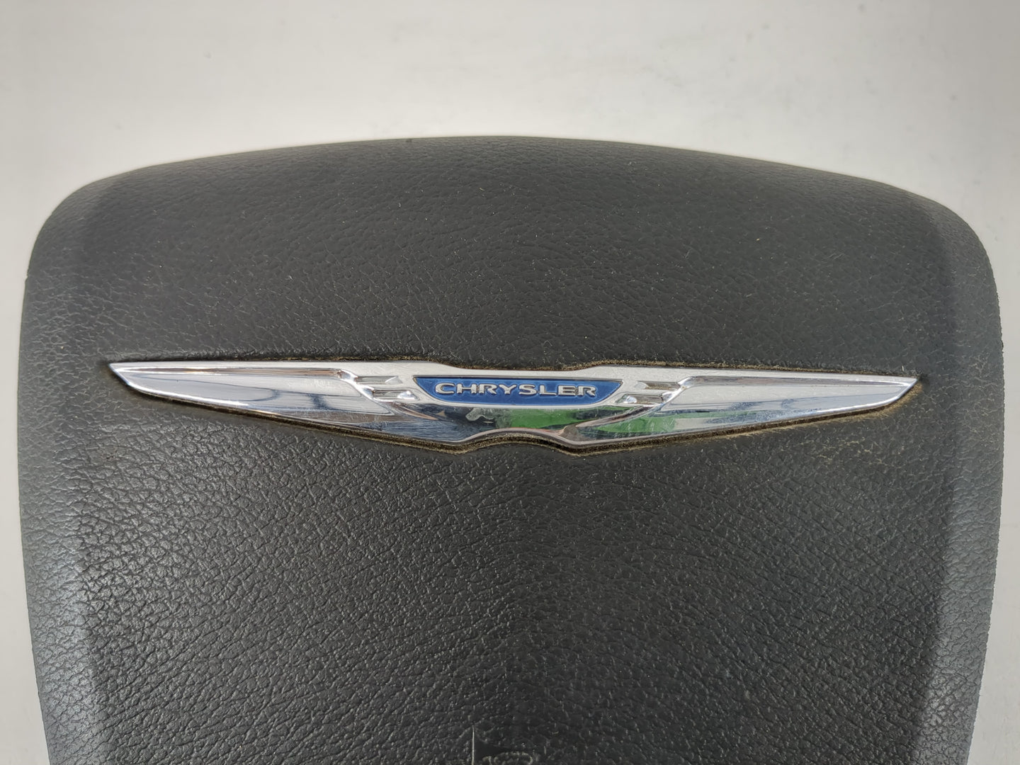 2013-2016 Chrysler Town & Country Air Bag Driver Left Steering Wheel Mounted Fits Fits 2013 2014 2015 2016 OEM Used Auto Parts - Oemusedautoparts1.com