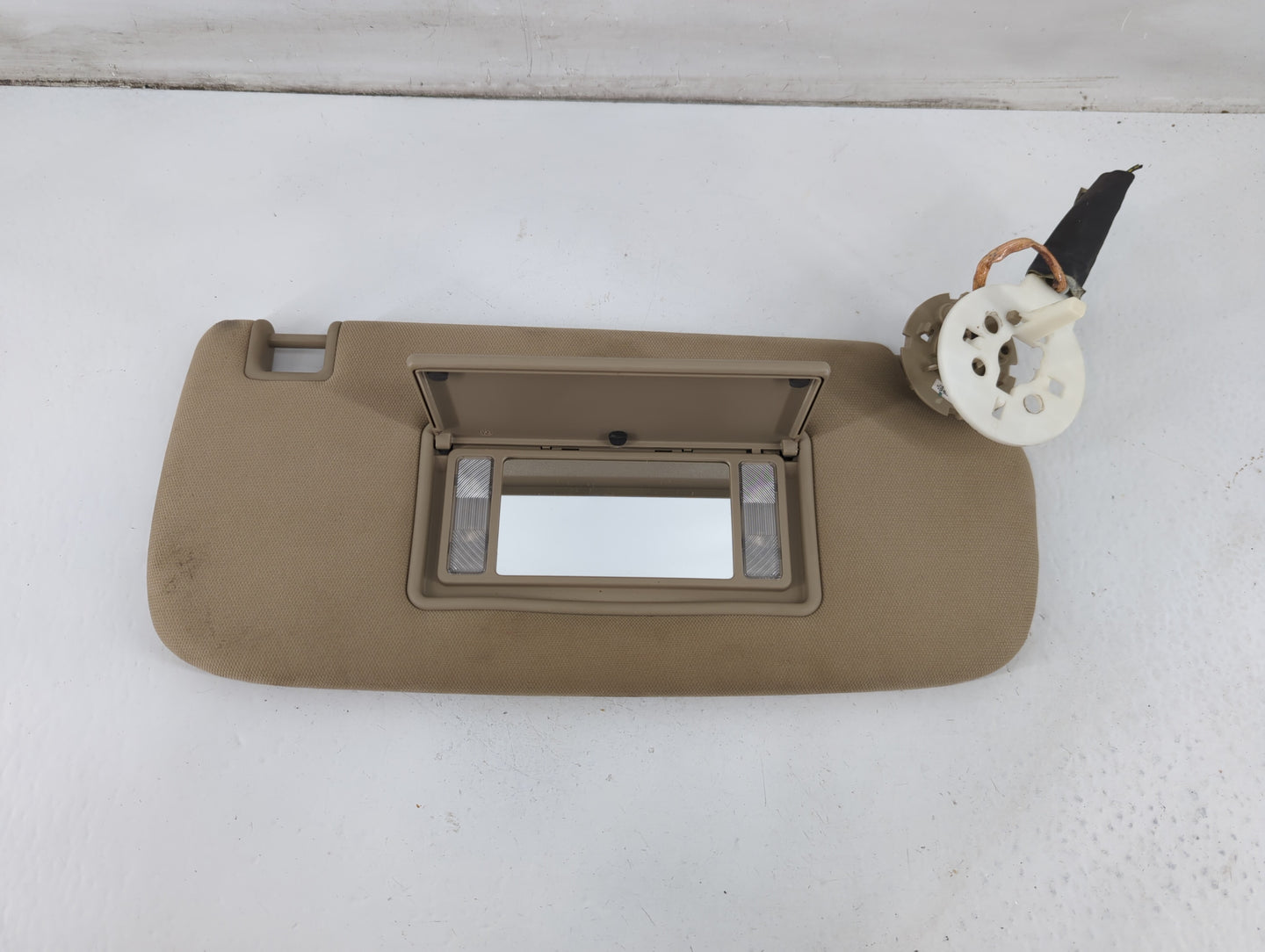 2011-2013 Jeep Grand Cherokee Sun Visor Shade Replacement Passenger Right Mirror Fits OEM Used Auto Parts - Oemusedautoparts1.com