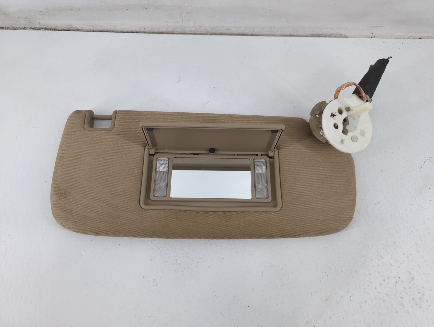 2011-2013 Jeep Grand Cherokee Sun Visor Shade Replacement Passenger Right Mirror Fits OEM Used Auto Parts - Oemusedautoparts1.com