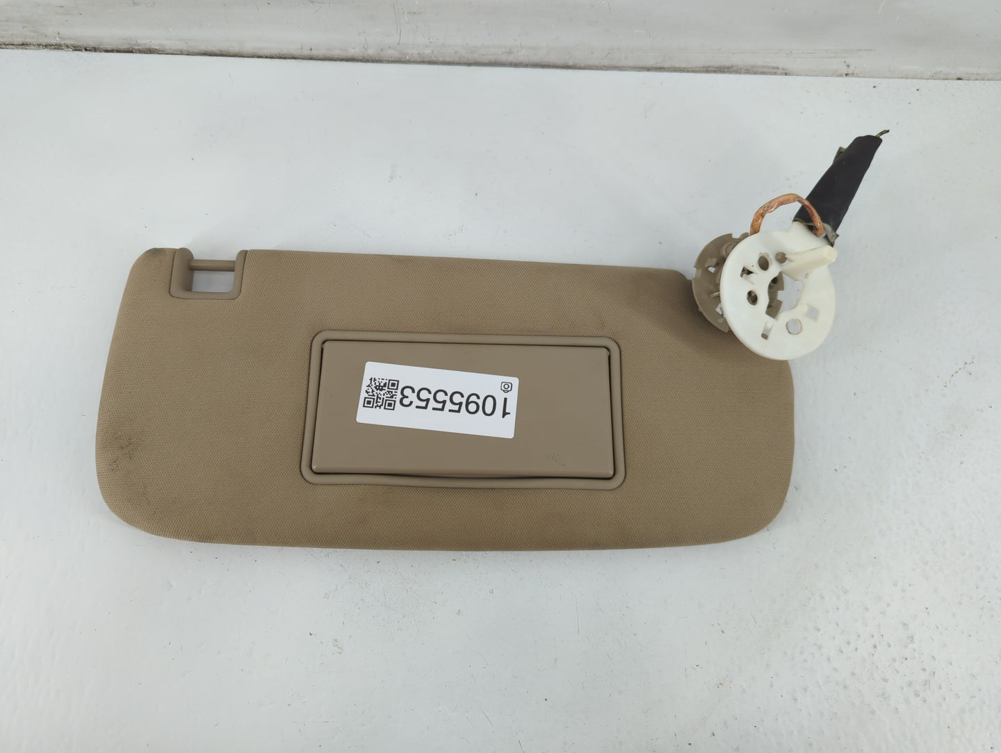 2011-2013 Jeep Grand Cherokee Sun Visor Shade Replacement Passenger Right Mirror Fits OEM Used Auto Parts - Oemusedautoparts1.com