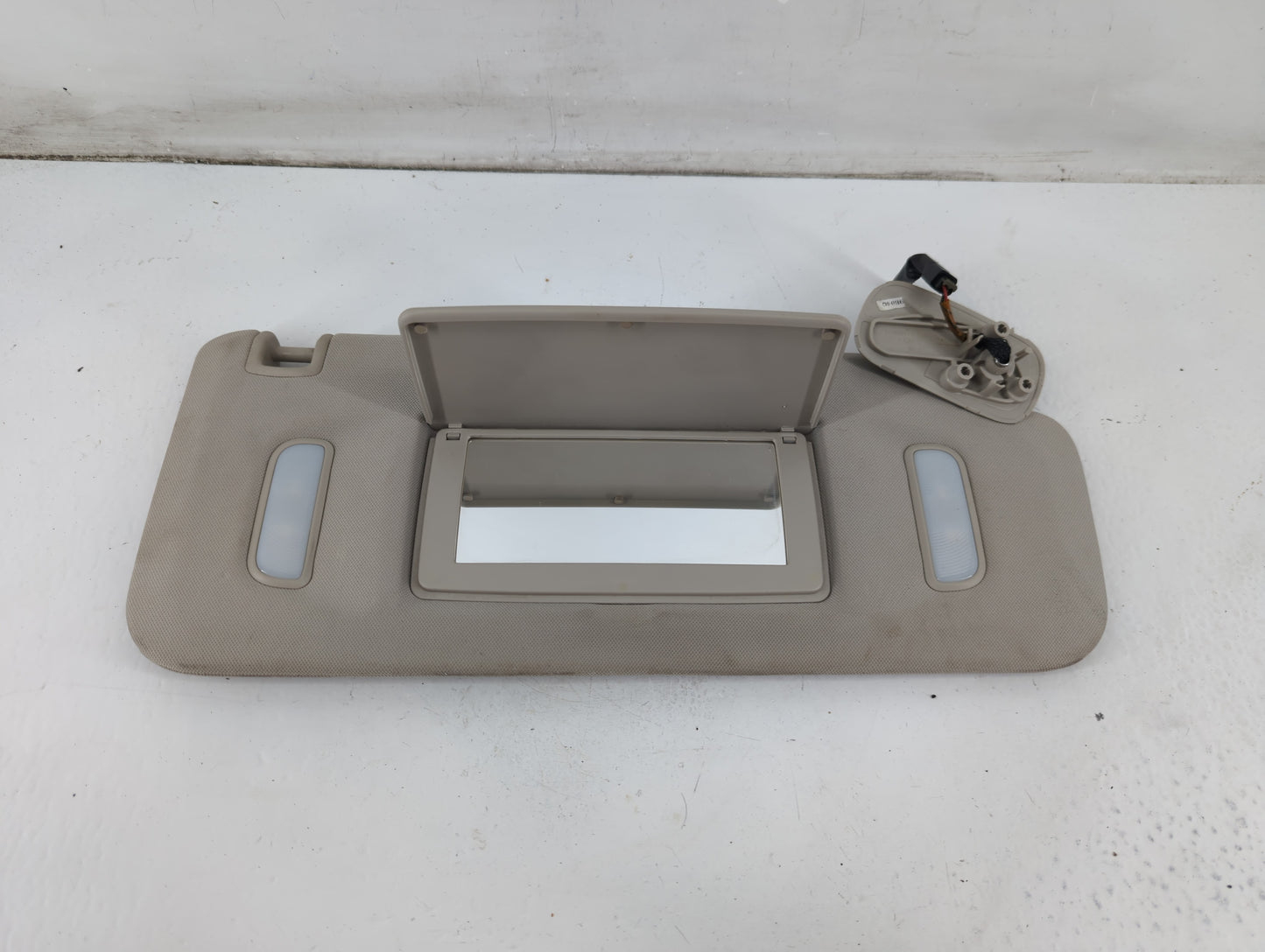 2007-2013 Chevrolet Silverado 1500 Sun Visor Shade Replacement Passenger Right Mirror Fits OEM Used Auto Parts