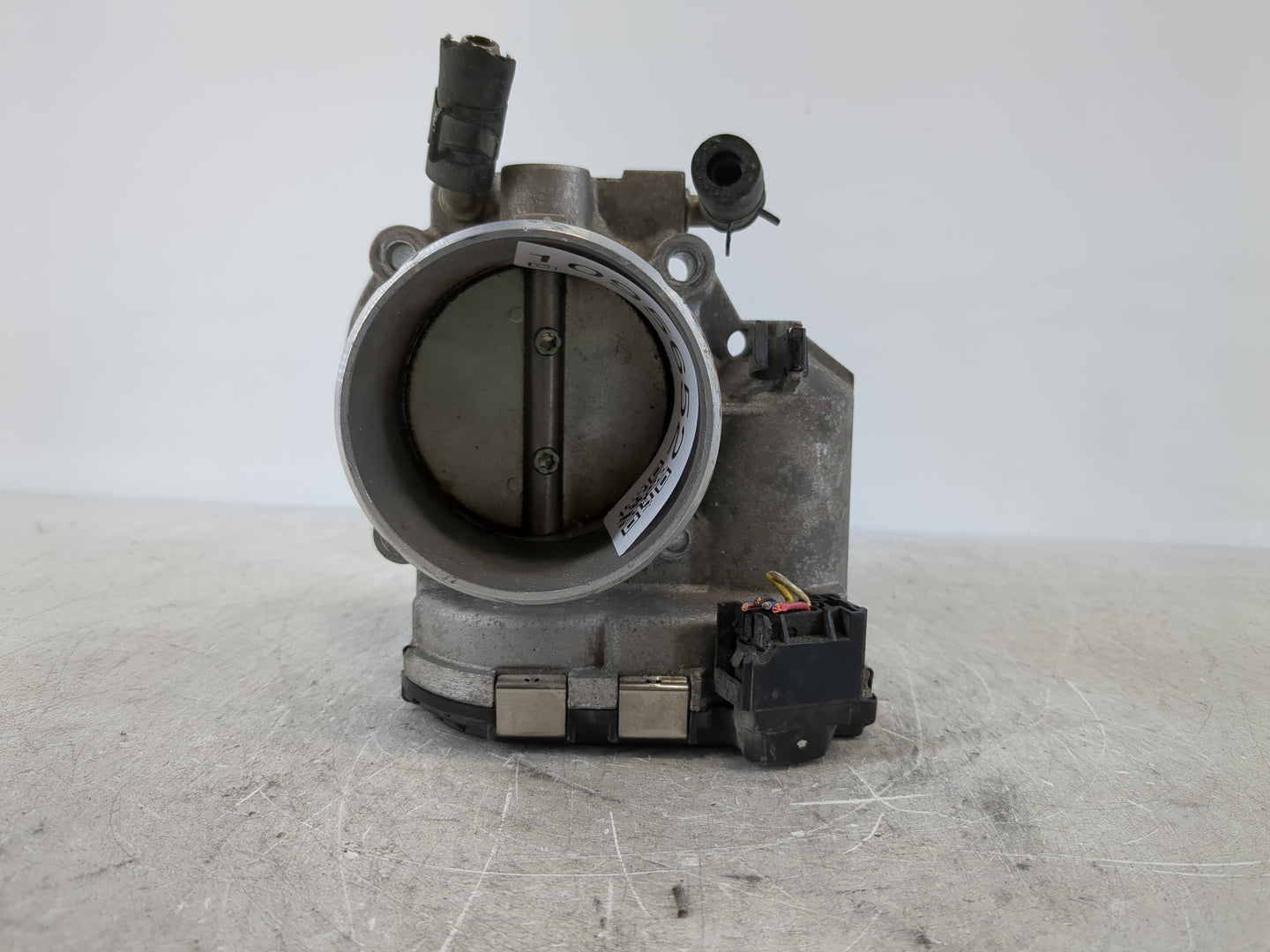 2011-2015 Kia Optima Throttle Body P/N:35100-2G700 Fits Fits 2011 2012 2013 2014 2015 2016 OEM Used Auto Parts - Oemusedautoparts1.com