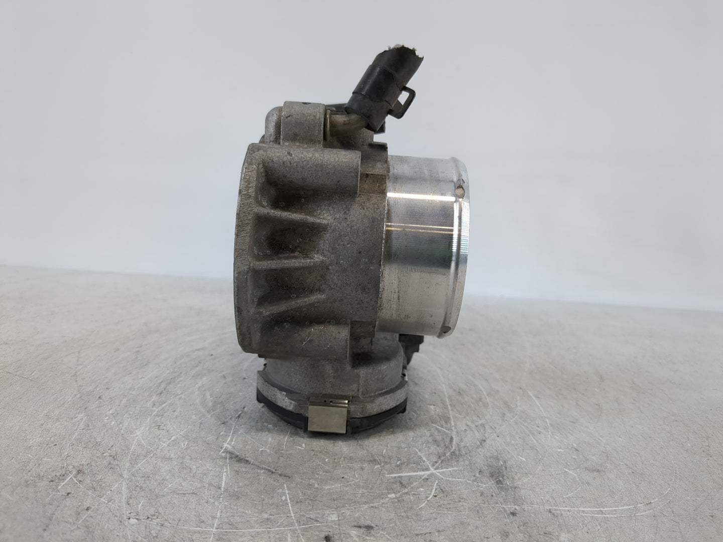 2011-2015 Kia Optima Throttle Body P/N:35100-2G700 Fits Fits 2011 2012 2013 2014 2015 2016 OEM Used Auto Parts - Oemusedautoparts1.com