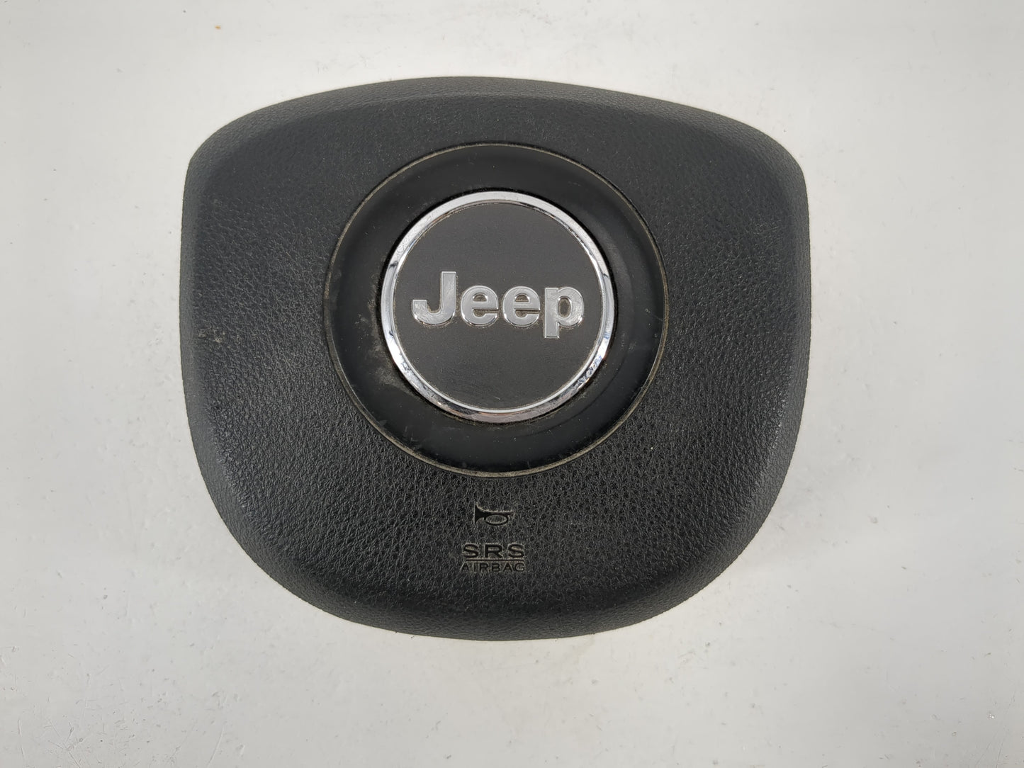 2014-2018 Jeep Cherokee Air Bag Driver Left Steering Wheel Mounted P/N:NB45F350029 Fits Fits 2014 2015 2016 2017 2018 OEM Used Auto Parts - Oemusedautoparts1.com