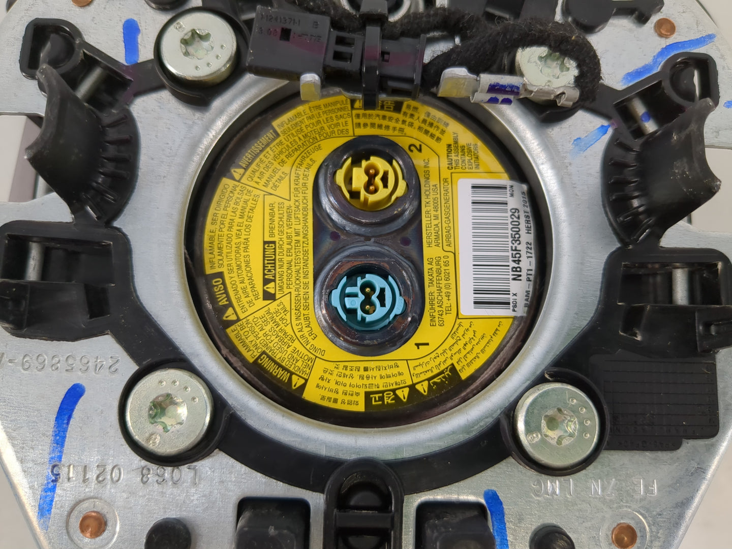 2014-2018 Jeep Cherokee Air Bag Driver Left Steering Wheel Mounted P/N:NB45F350029 Fits Fits 2014 2015 2016 2017 2018 OEM Used Auto Parts - Oemusedautoparts1.com
