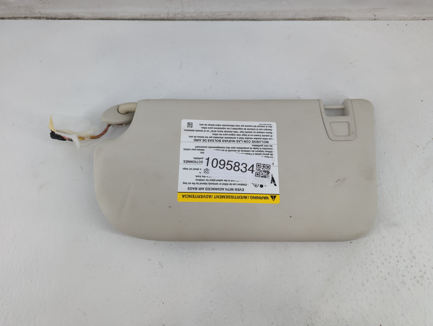 2013-2018 Ford Focus Sun Visor Shade Replacement Passenger Right Mirror Fits Fits 2013 2014 2015 2016 2017 2018 OEM Used Auto Parts - Oemusedautoparts1.com
