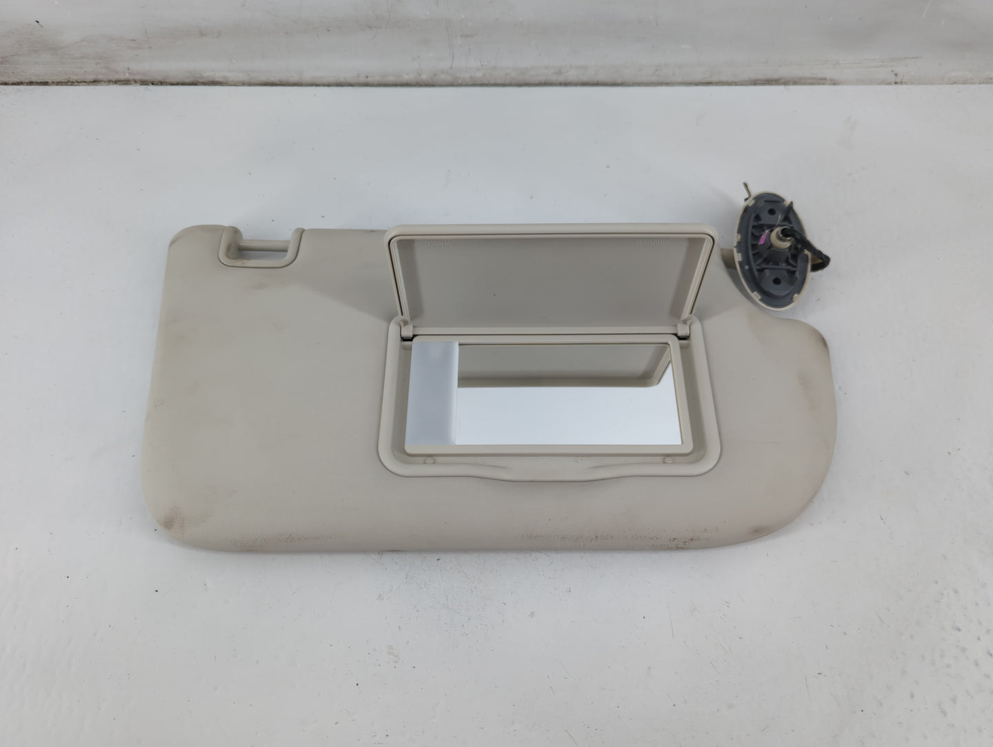 2013-2019 Ford Escape Sun Visor Shade Replacement Passenger Right Mirror Fits Fits 2013 2014 2015 2016 2017 2018 2019 OEM Used Auto Parts - Oemusedautoparts1.com