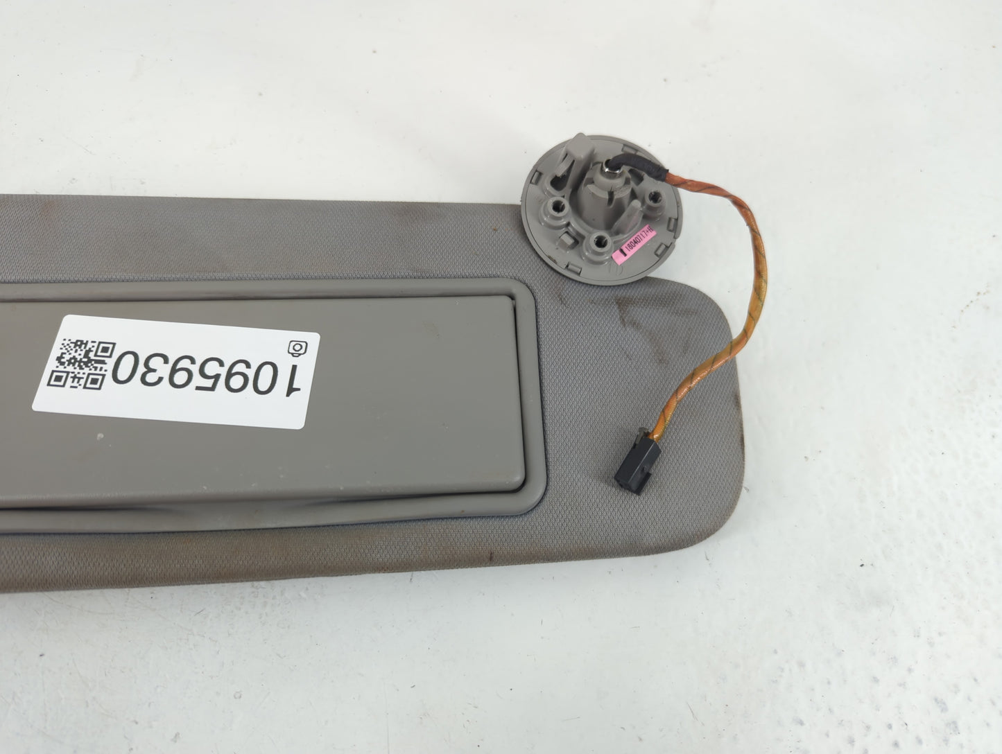 2016-2021 Chevrolet Malibu Sun Visor Shade Replacement Passenger Right Mirror Fits Fits 2016 2017 2018 2019 2020 2021 OEM Used Auto Parts