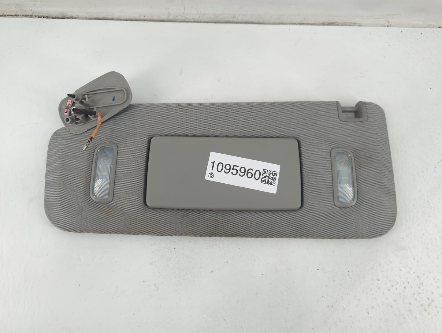 2014-2019 Chevrolet Silverado 1500 Sun Visor Shade Replacement Driver Left Mirror Fits Fits 2014 2015 2016 2017 2018 2019 OEM Used Auto Parts