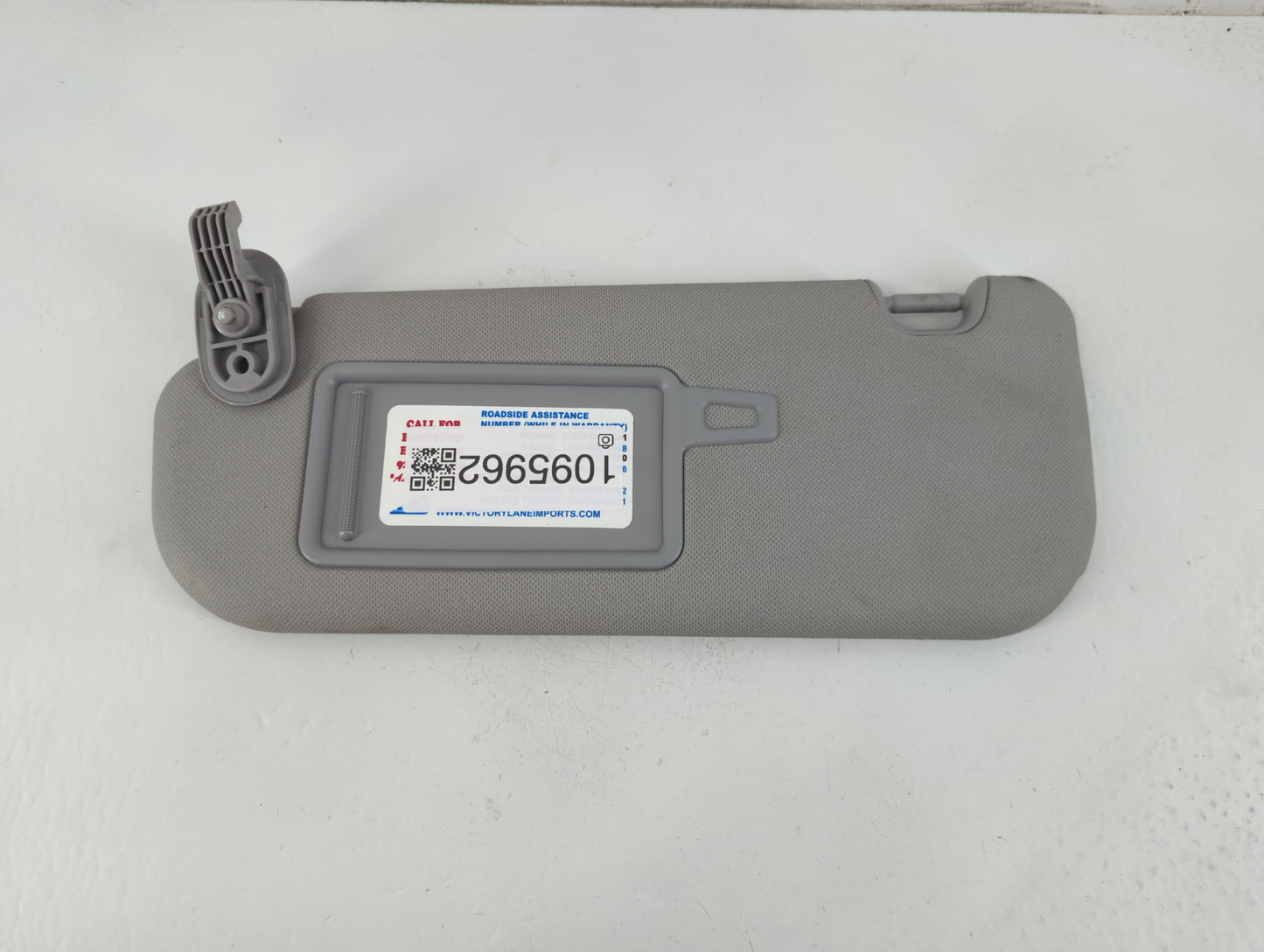 2016-2021 Chevrolet Malibu Sun Visor Shade Replacement Driver Left Mirror Fits Fits 2016 2017 2018 2019 2020 2021 OEM Used Auto Parts