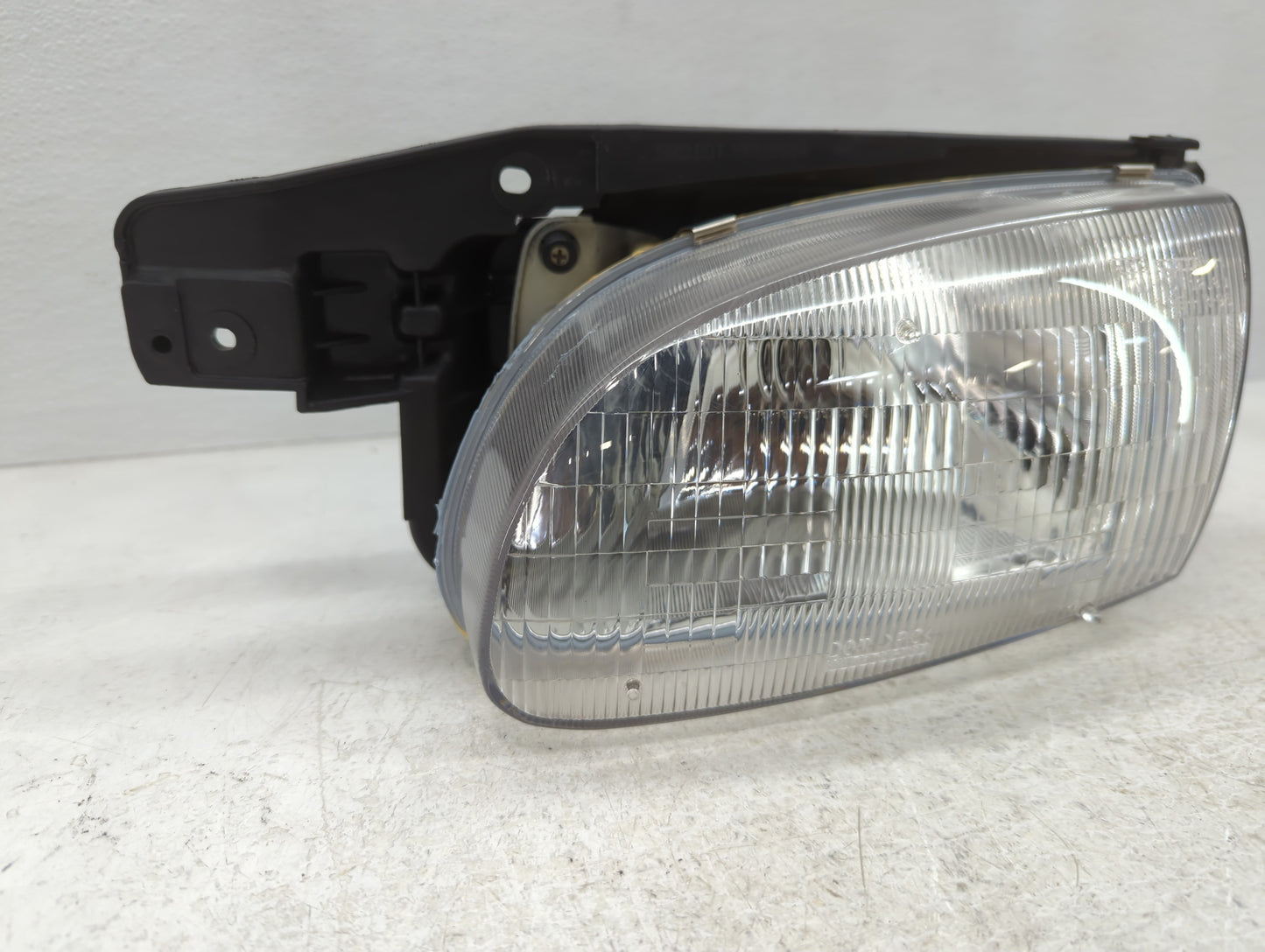 1998-1999 Hyundai Accent Driver Left Oem Head Light Headlight Lamp