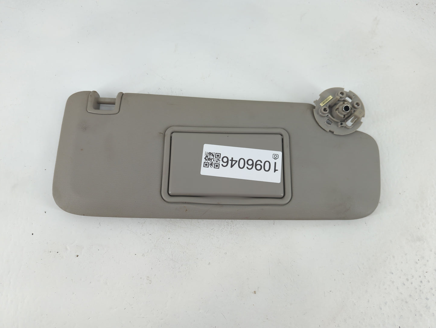 2011-2016 Chevrolet Cruze Sun Visor Shade Replacement Passenger Right Mirror Fits Fits 2011 2012 2013 2014 2015 2016 OEM Used Auto Parts