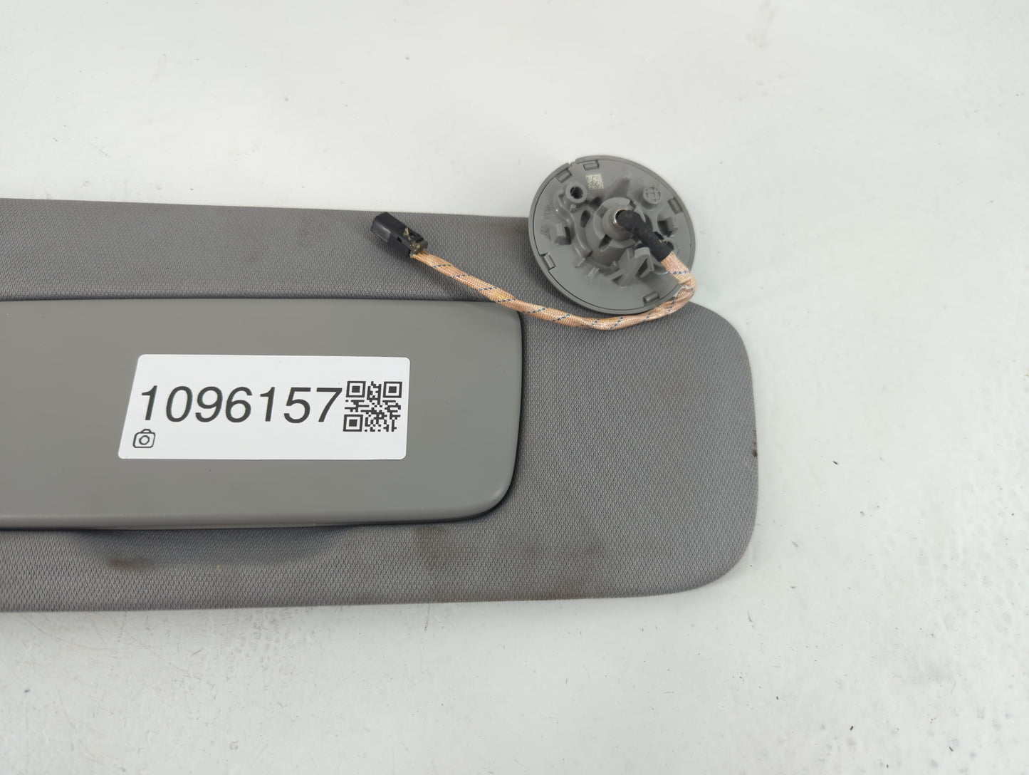 2018-2019 Chevrolet Equinox Sun Visor Shade Replacement Passenger Right Mirror Fits Fits 2018 2019 OEM Used Auto Parts