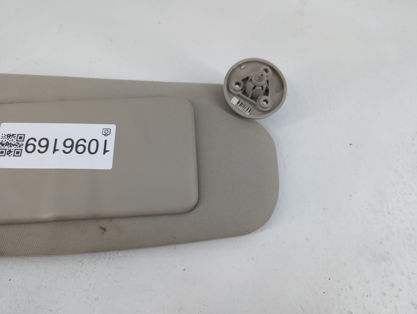 2005-2010 Chevrolet Cobalt Sun Visor Shade Replacement Passenger Right Mirror Fits Fits 2005 2006 2007 2008 2009 2010 OEM Used Auto Parts