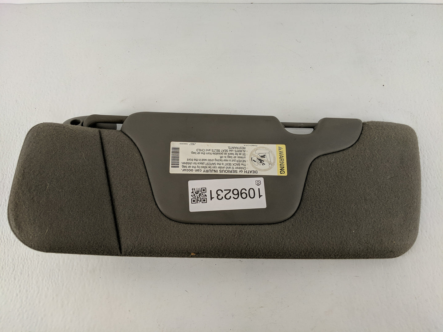 1999 Chevrolet Silverado 1500 Sun Visor Shade Replacement Passenger Right Mirror Fits OEM Used Auto Parts - Oemusedautoparts1.com