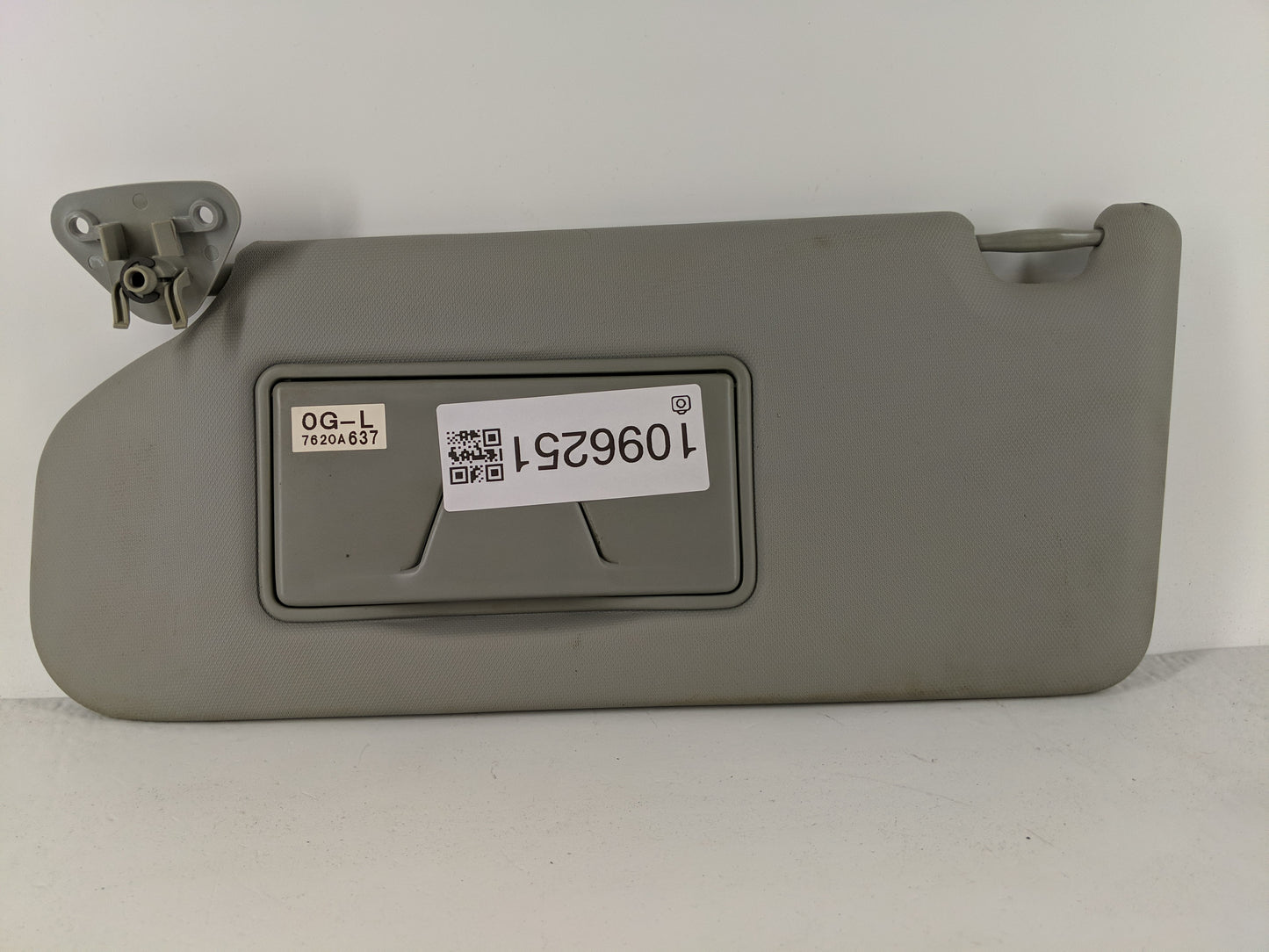 2022 Mitsubishi Outlander Sport Sun Visor Shade Replacement Driver Left Mirror Fits OEM Used Auto Parts