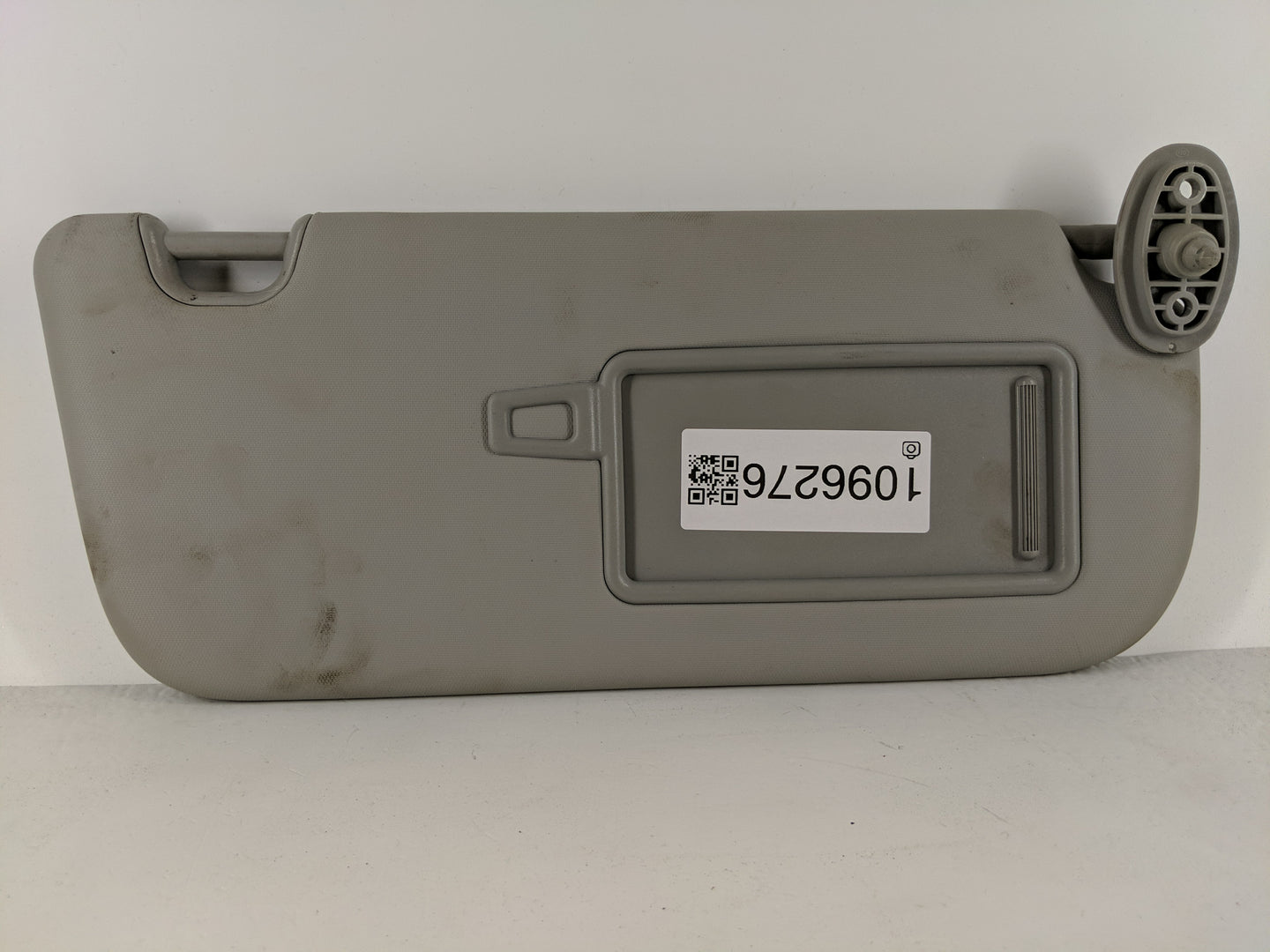 2014-2019 Kia Soul Sun Visor Shade Replacement Passenger Right Mirror Fits Fits 2014 2015 2016 2017 2018 2019 OEM Used Auto Parts - Oemusedautoparts1.com