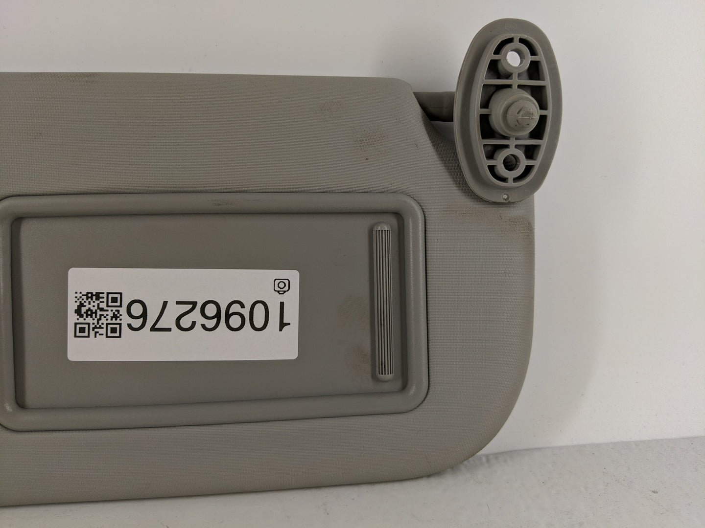 2014-2019 Kia Soul Sun Visor Shade Replacement Passenger Right Mirror Fits Fits 2014 2015 2016 2017 2018 2019 OEM Used Auto Parts - Oemusedautoparts1.com