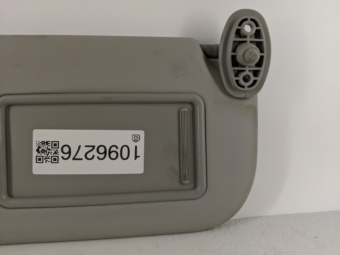 2014-2019 Kia Soul Sun Visor Shade Replacement Passenger Right Mirror Fits Fits 2014 2015 2016 2017 2018 2019 OEM Used Auto Parts - Oemusedautoparts1.com