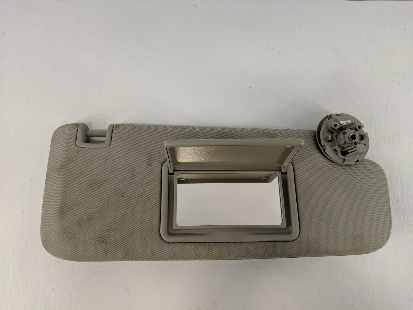 2004-2012 Chevrolet Malibu Sun Visor Shade Replacement Passenger Right Mirror Fits Fits 2004 2005 2008 2009 2010 2011 2012 OEM Used Auto Parts