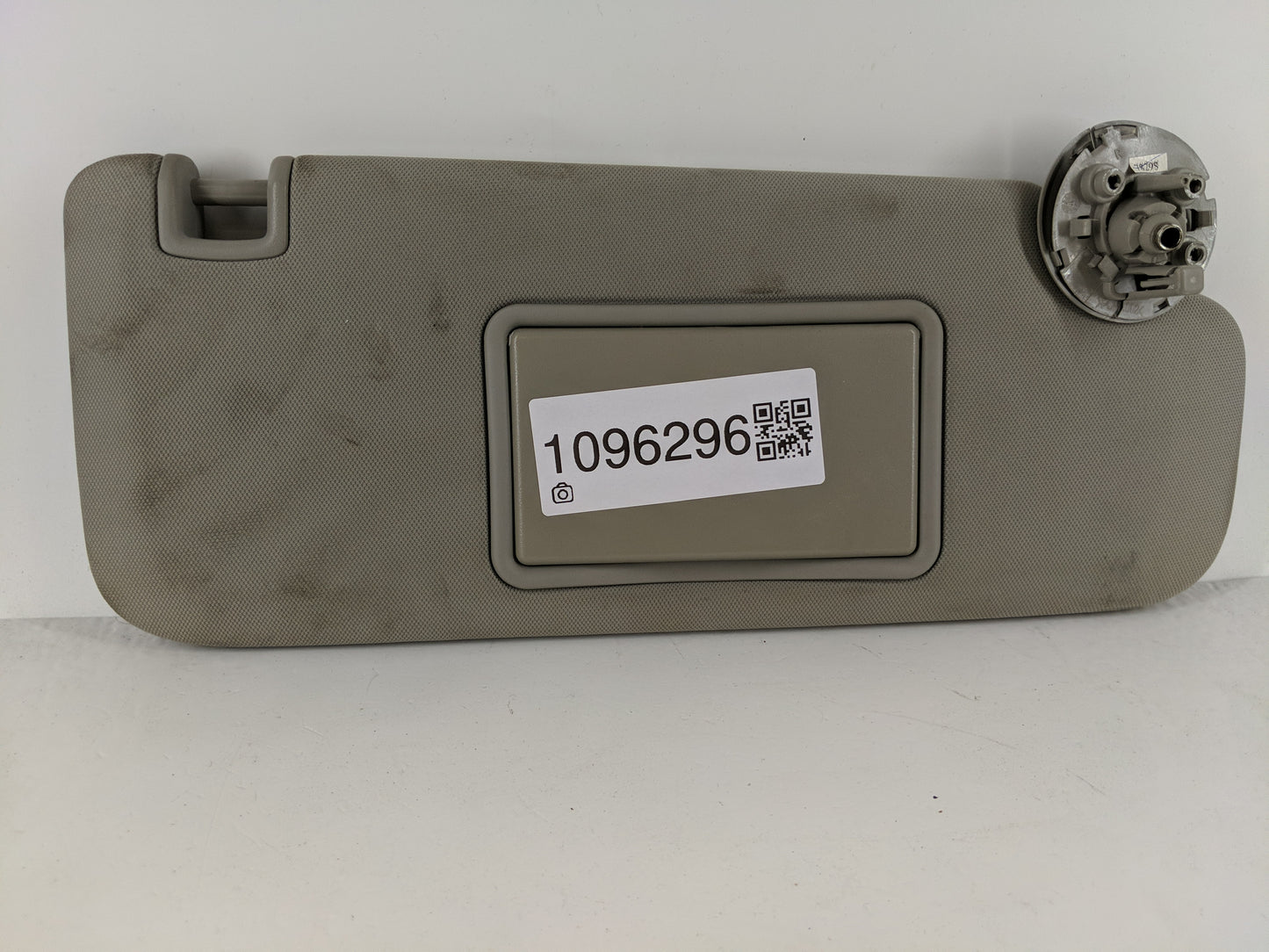 2004-2012 Chevrolet Malibu Sun Visor Shade Replacement Passenger Right Mirror Fits Fits 2004 2005 2008 2009 2010 2011 2012 OEM Used Auto Parts