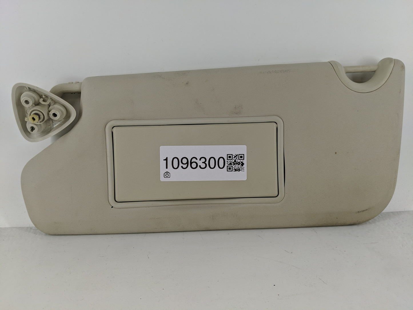 2009-2010 Dodge Journey Sun Visor Shade Replacement Driver Left Mirror Fits Fits 2009 2010 OEM Used Auto Parts