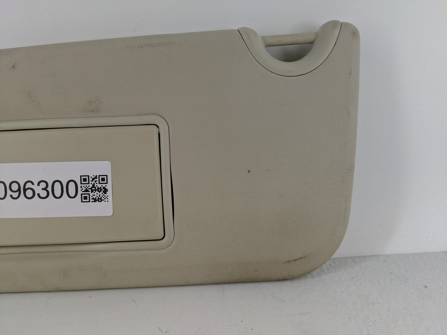 2009-2010 Dodge Journey Sun Visor Shade Replacement Driver Left Mirror Fits Fits 2009 2010 OEM Used Auto Parts