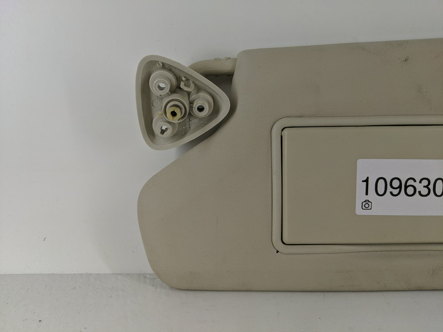 2009-2010 Dodge Journey Sun Visor Shade Replacement Driver Left Mirror Fits Fits 2009 2010 OEM Used Auto Parts