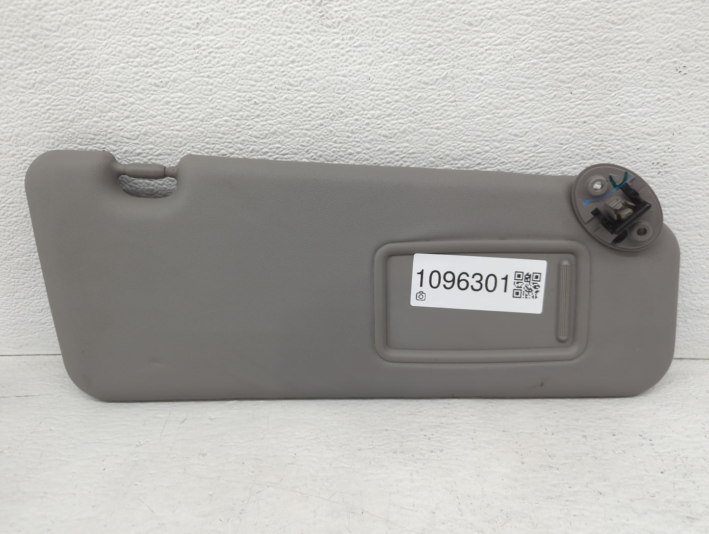 2008-2013 Toyota Highlander Sun Visor Shade Replacement Passenger Right Mirror Fits Fits 2008 2009 2010 2011 2012 2013 OEM Used Auto Parts