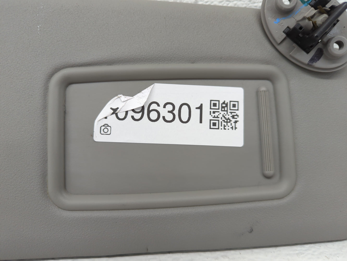 2008-2013 Toyota Highlander Sun Visor Shade Replacement Passenger Right Mirror Fits Fits 2008 2009 2010 2011 2012 2013 OEM Used Auto Parts