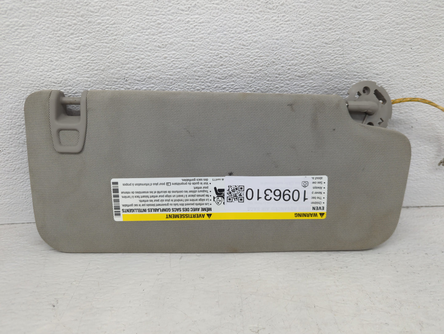 2010-2017 Chevrolet Equinox Sun Visor Shade Replacement Driver Left Mirror Fits Fits 2010 2011 2012 2013 2014 2015 2016 2017 OEM Used Auto Parts