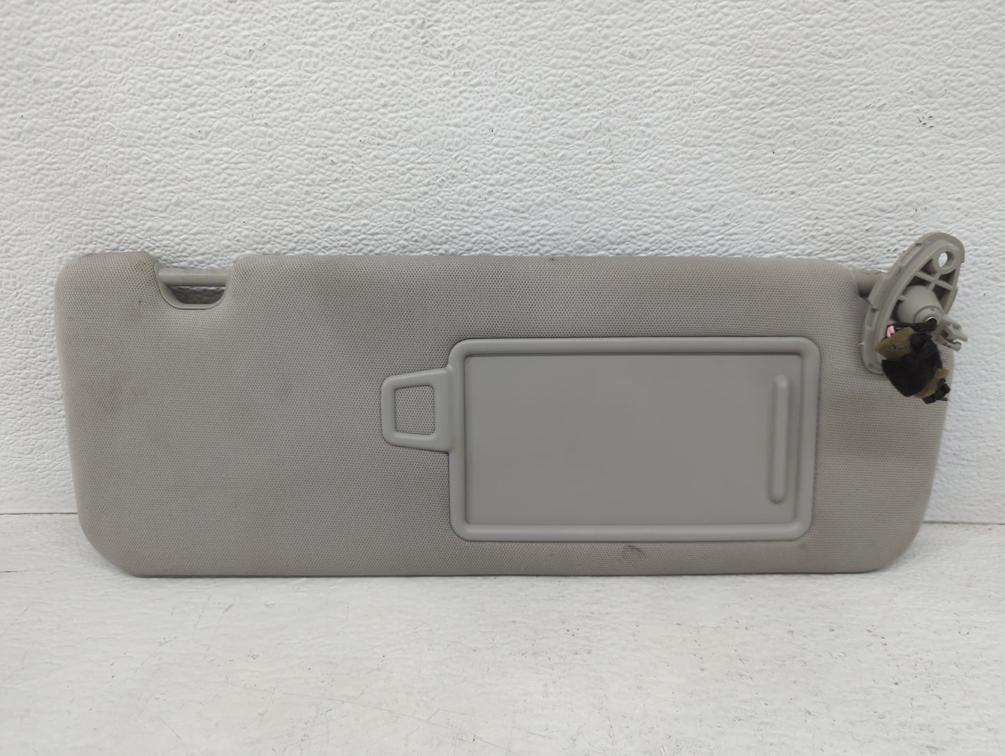 2016-2020 Kia Sorento Sun Visor Shade Replacement Passenger Right Mirror Fits Fits 2016 2017 2018 2019 2020 OEM Used Auto Parts - Oemusedautoparts1.com