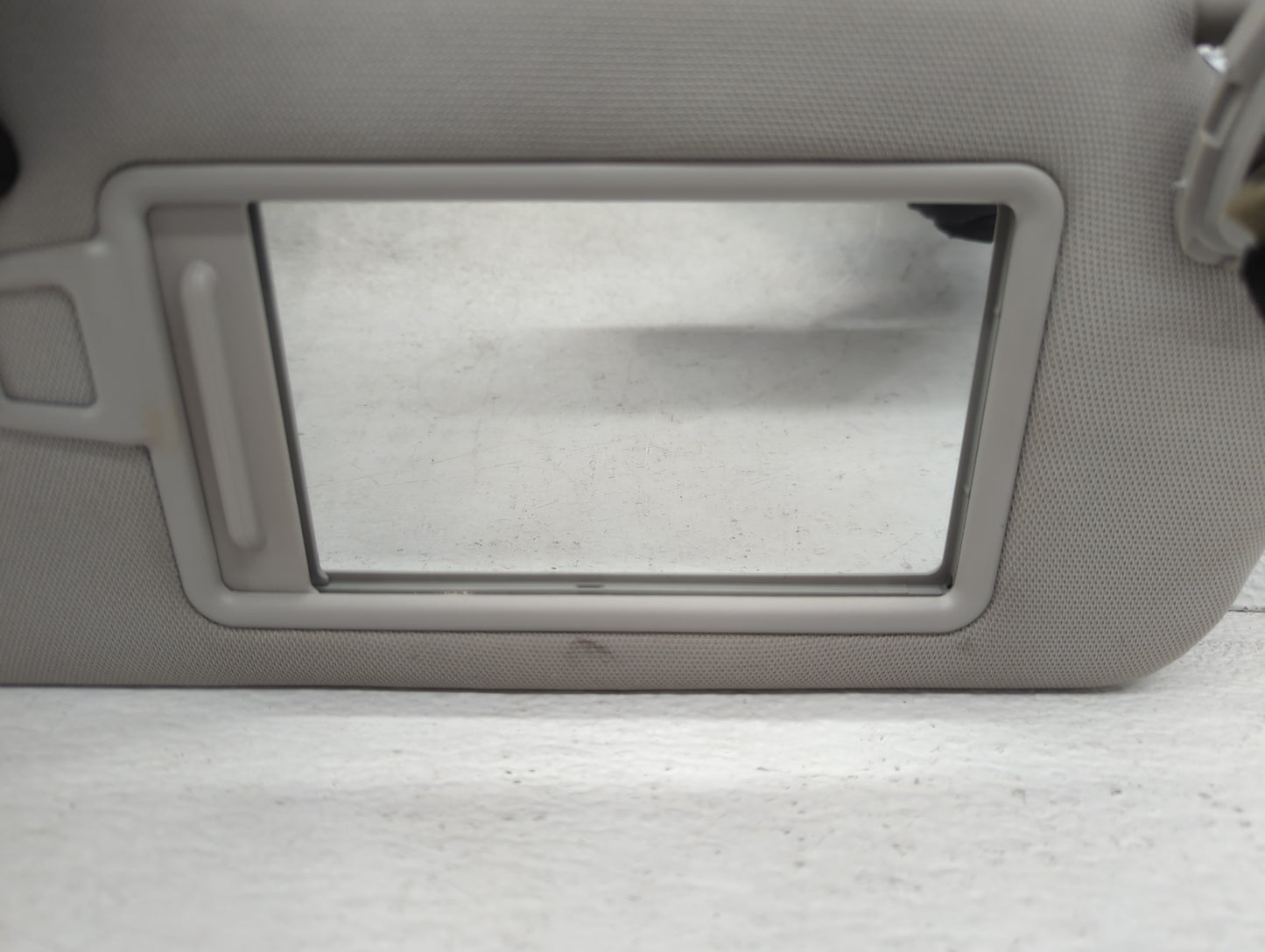 2016-2020 Kia Sorento Sun Visor Shade Replacement Passenger Right Mirror Fits Fits 2016 2017 2018 2019 2020 OEM Used Auto Parts - Oemusedautoparts1.com