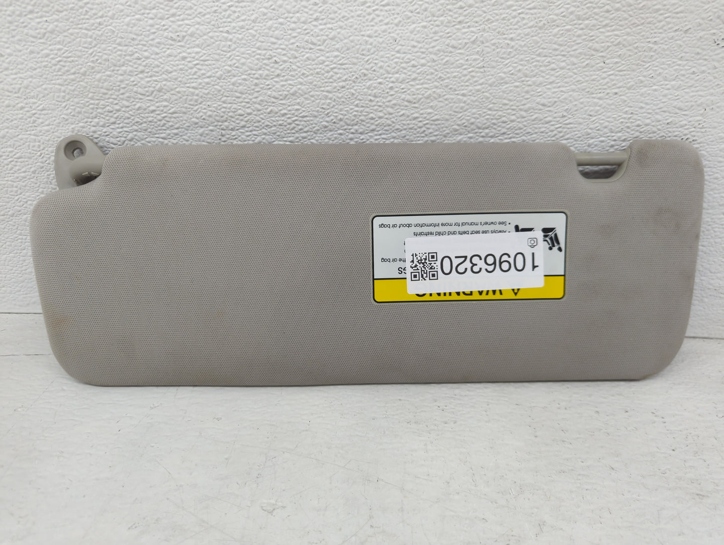 2016-2020 Kia Sorento Sun Visor Shade Replacement Passenger Right Mirror Fits Fits 2016 2017 2018 2019 2020 OEM Used Auto Parts - Oemusedautoparts1.com