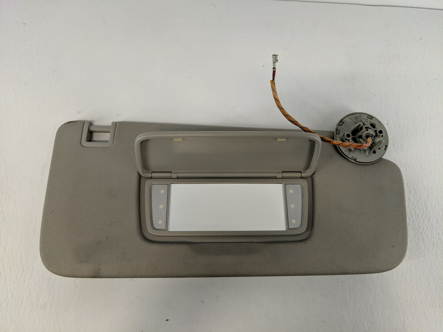 2018-2020 Buick Enclave Sun Visor Shade Replacement Driver Left Mirror Fits Fits 2018 2019 2020 OEM Used Auto Parts - Oemusedautoparts1.com