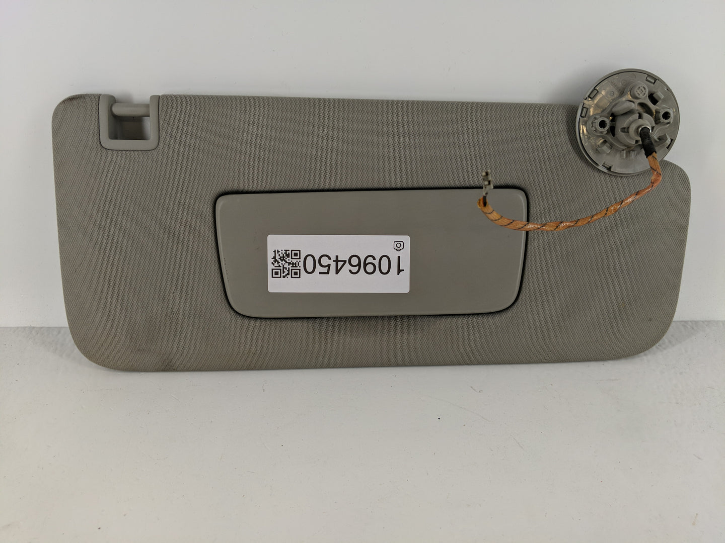 2018-2020 Buick Enclave Sun Visor Shade Replacement Driver Left Mirror Fits Fits 2018 2019 2020 OEM Used Auto Parts - Oemusedautoparts1.com