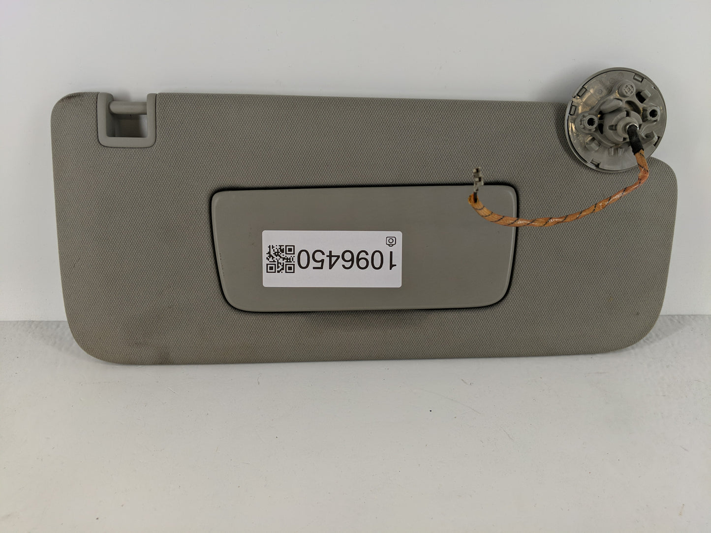 2018-2020 Buick Enclave Sun Visor Shade Replacement Driver Left Mirror Fits Fits 2018 2019 2020 OEM Used Auto Parts - Oemusedautoparts1.com
