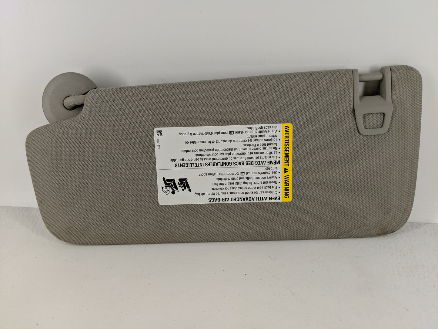 2018-2020 Buick Enclave Sun Visor Shade Replacement Driver Left Mirror Fits Fits 2018 2019 2020 OEM Used Auto Parts - Oemusedautoparts1.com