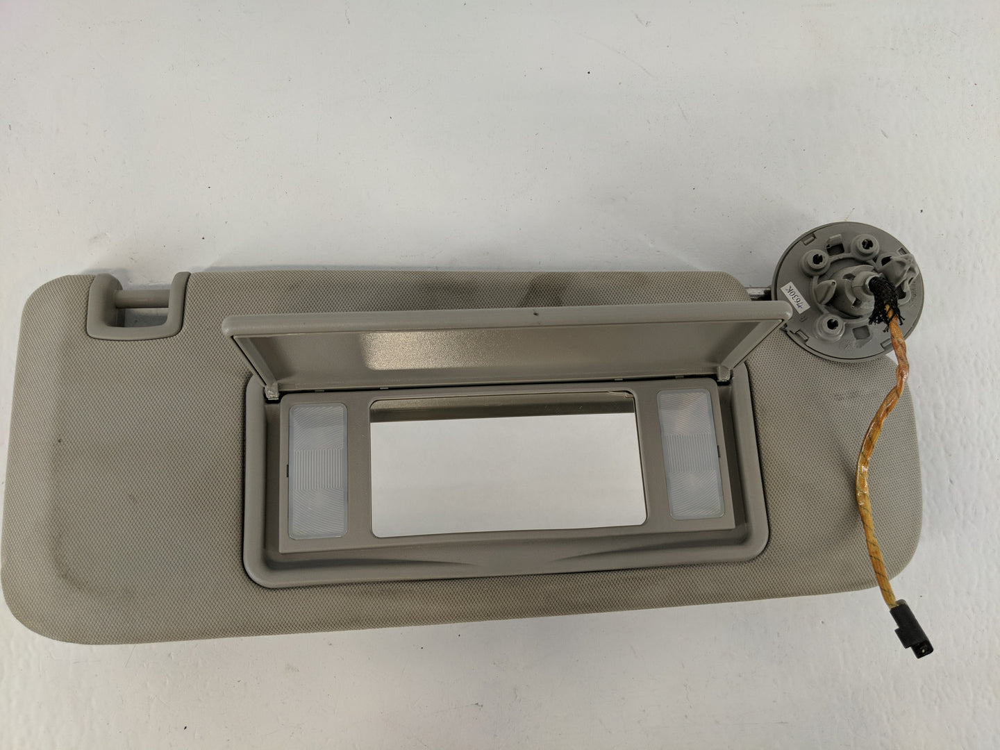 2007-2009 Saturn Aura Sun Visor Shade Replacement Passenger Right Mirror Fits Fits 2007 2008 2009 OEM Used Auto Parts - Oemusedautoparts1.com
