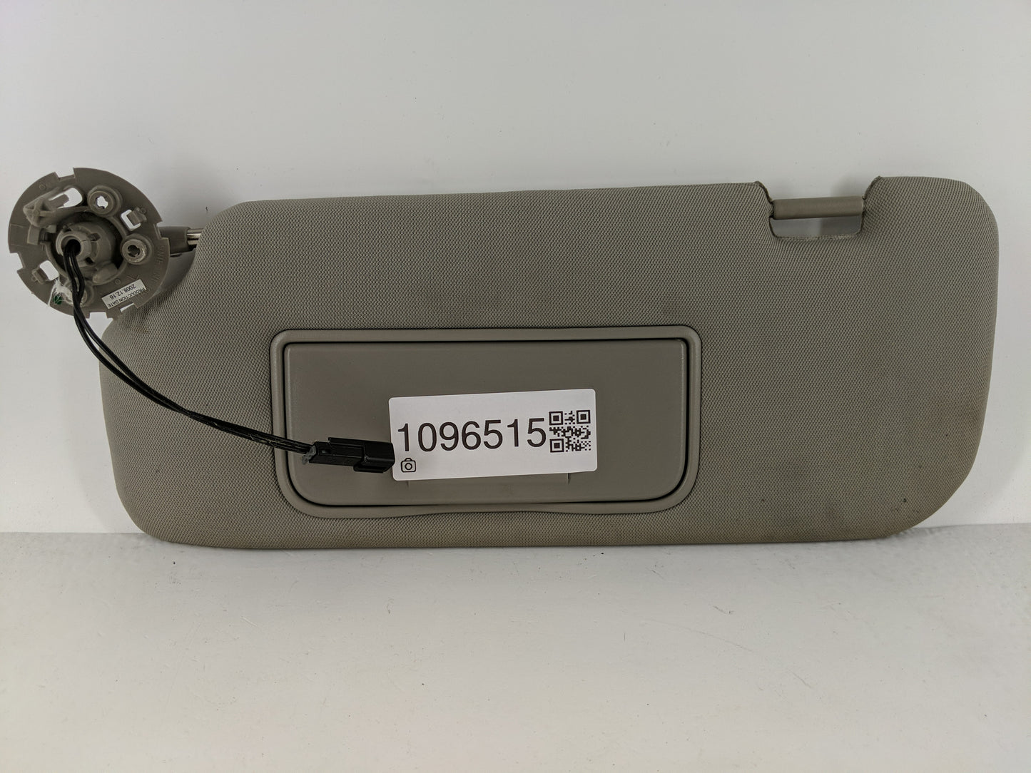 2008-2010 Saturn Vue Sun Visor Shade Replacement Driver Left Mirror Fits Fits 2008 2009 2010 2012 2013 2014 2015 OEM Used Auto Parts