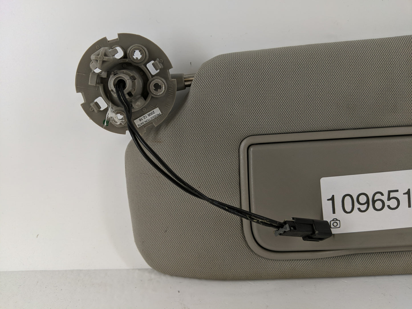 2008-2010 Saturn Vue Sun Visor Shade Replacement Driver Left Mirror Fits Fits 2008 2009 2010 2012 2013 2014 2015 OEM Used Auto Parts