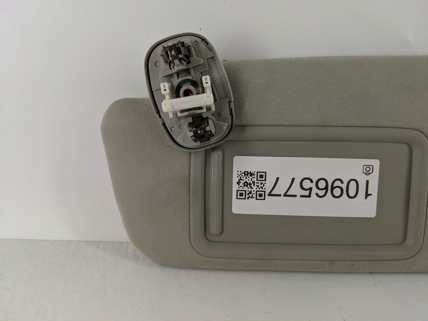 2010-2011 Toyota Prius Sun Visor Shade Replacement Driver Left Mirror Fits Fits 2010 2011 OEM Used Auto Parts