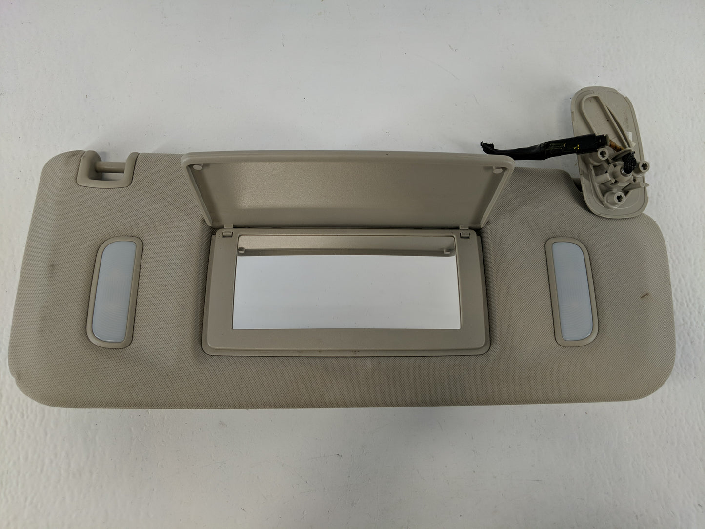 2007-2013 Chevrolet Silverado 1500 Sun Visor Shade Replacement Passenger Right Mirror Fits OEM Used Auto Parts