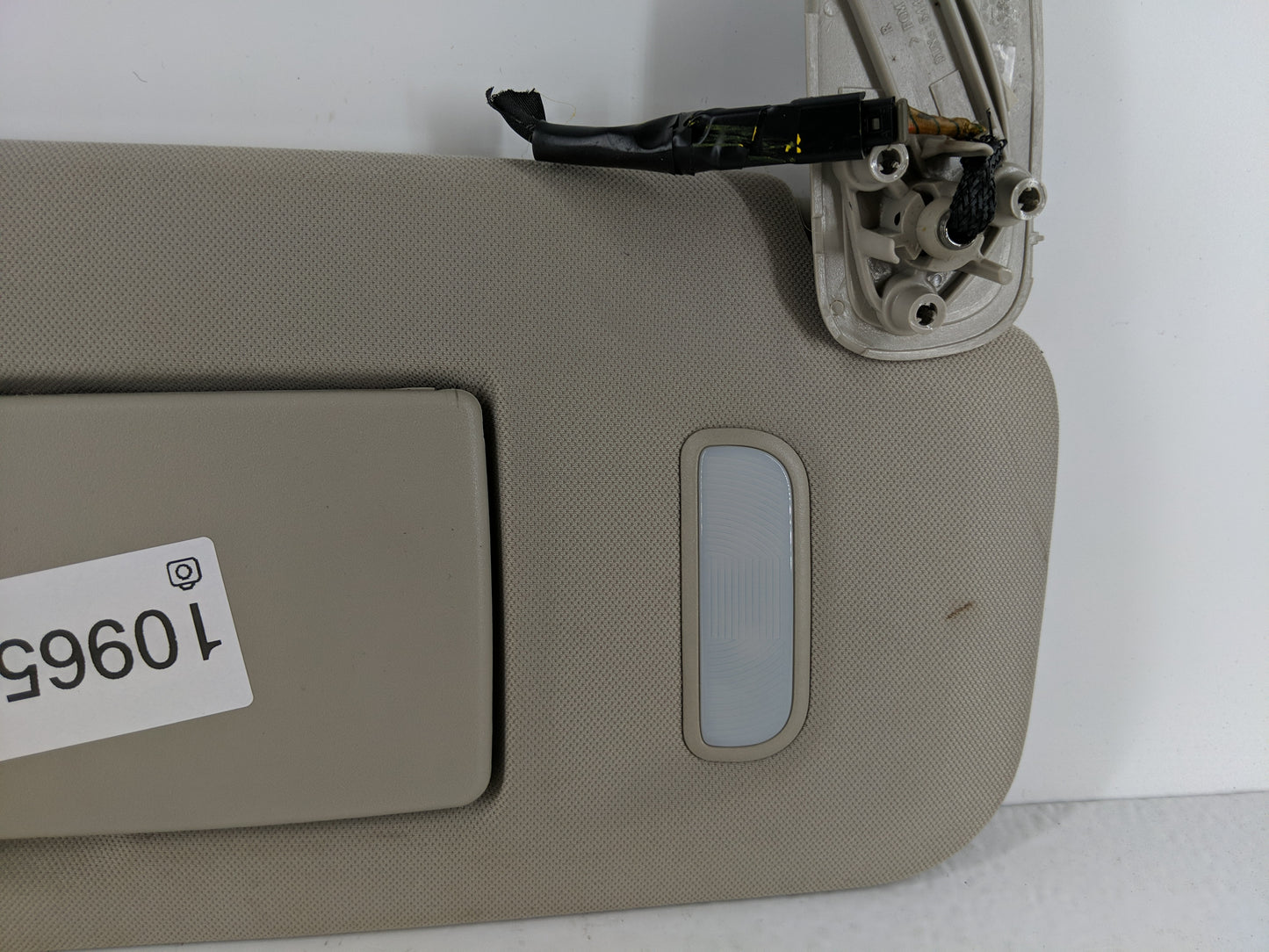 2007-2013 Chevrolet Silverado 1500 Sun Visor Shade Replacement Passenger Right Mirror Fits OEM Used Auto Parts